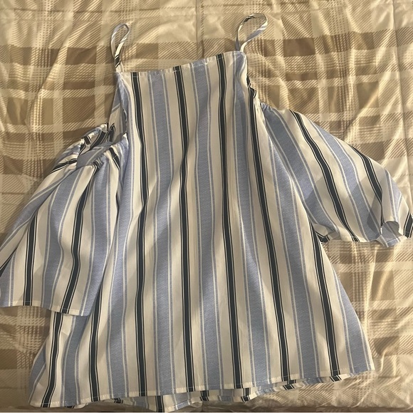 Cold shoulder top - Picture 2 of 2